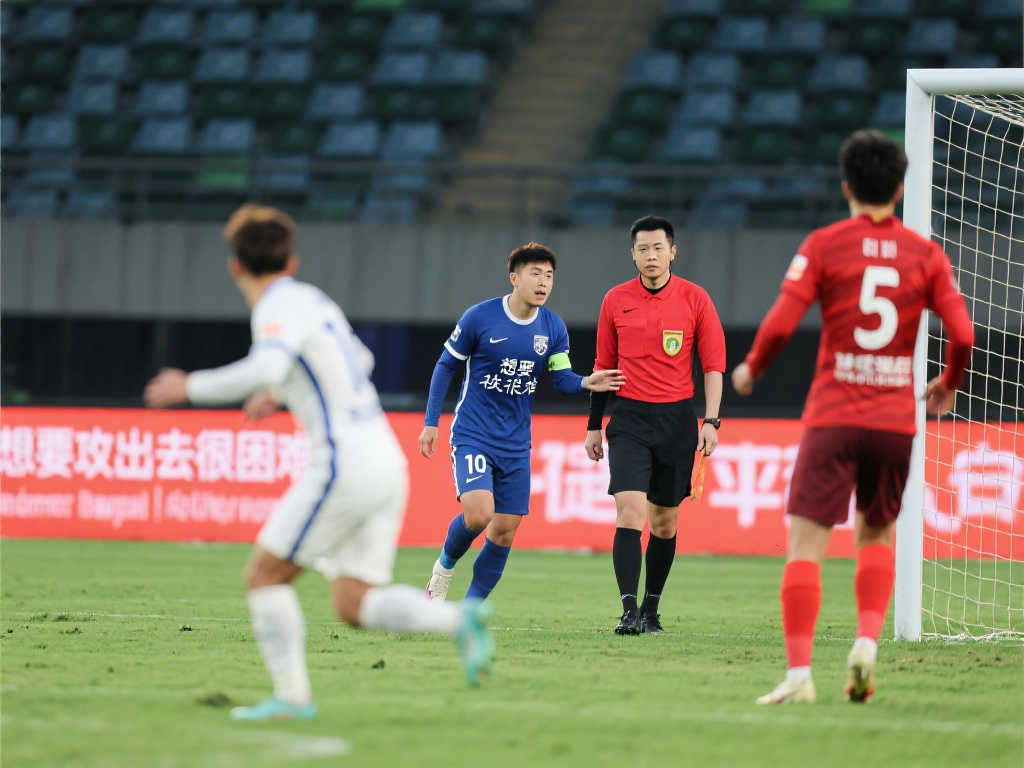 表现稳健 表现稳健